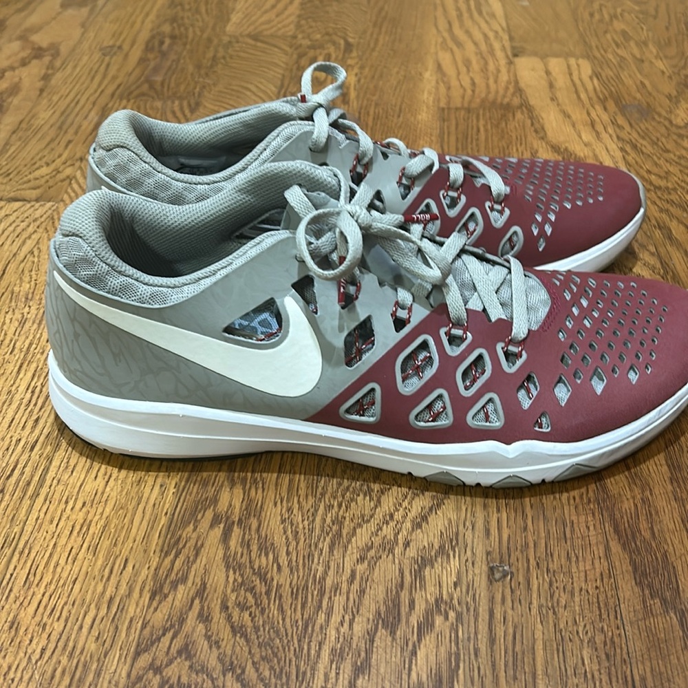 Men’s Alabama Nike shoes size 9 in brand new condition